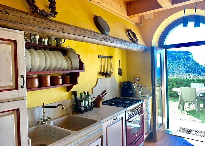 With Private Pool Willa Garda (Verona)